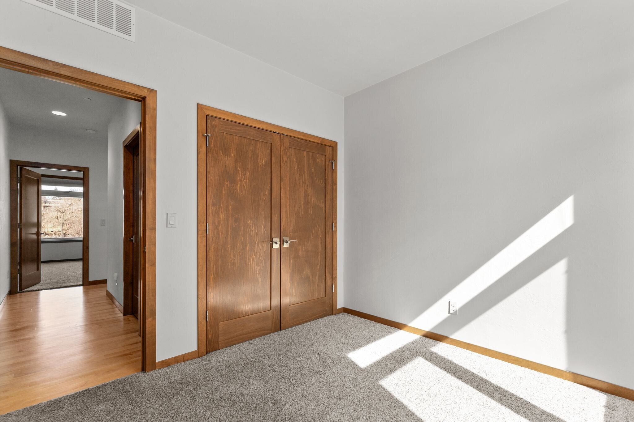 Building Photo - 1141 E Banta Ct