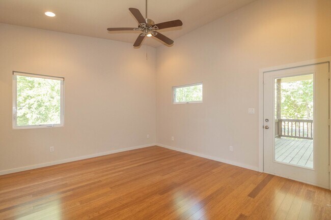 Building Photo - 1702 Forest Hill Dr