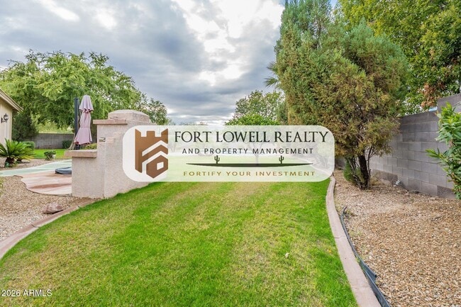 Building Photo - 13354 W San Miguel Ave