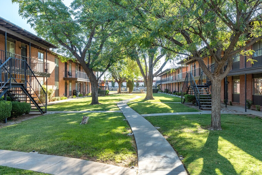 Primary Photo - Hilton Place Apartments