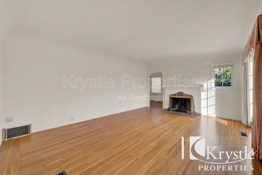 Building Photo - 209 14th St