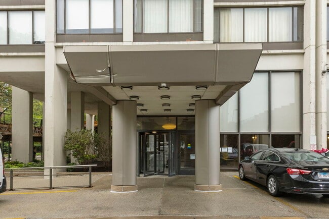 Building Photo - 5455 N Sheridan Rd