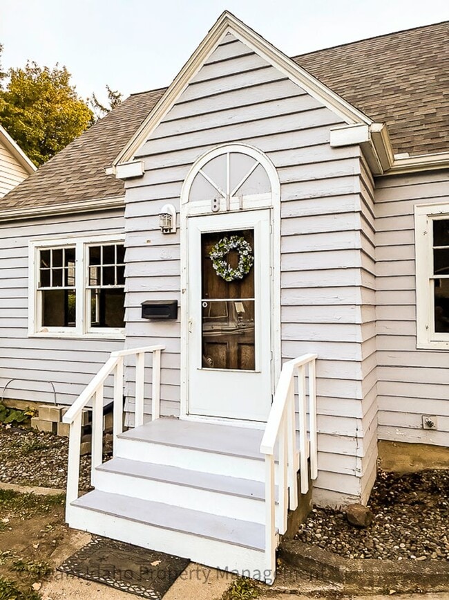 Building Photo - 811 E 6th St