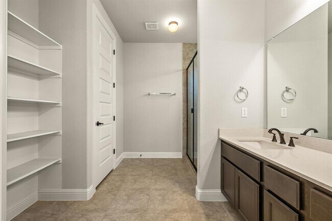 Building Photo - 232 Stone Cyn Dr