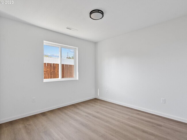 Building Photo - 600 N Earl Ct