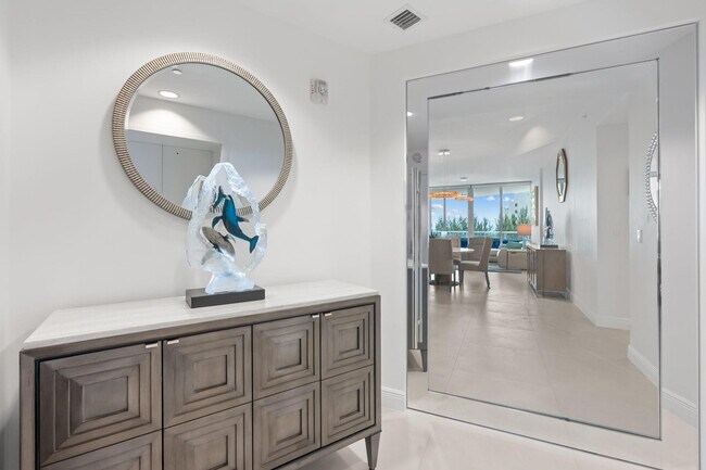 Building Photo - 701 S Fort Lauderdale Beach Blvd