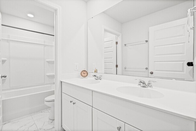 Building Photo - 504 Minim St