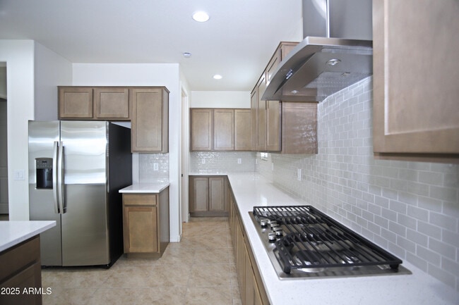 Building Photo - 831 W Finch Dr