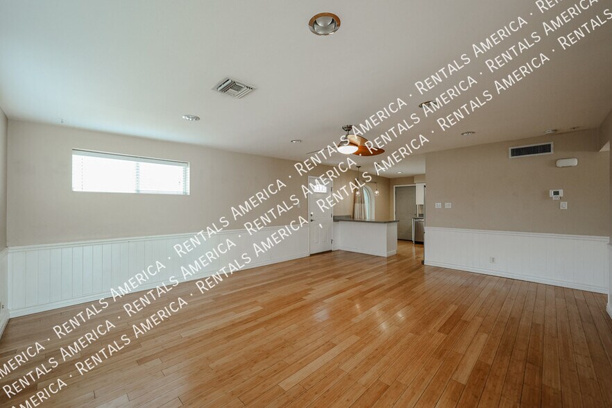 Building Photo - 3935 S Beck Ave