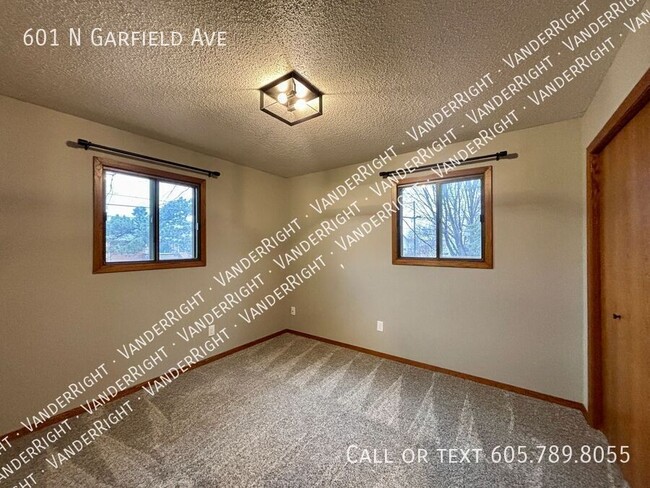 Building Photo - 601 N Garfield Ave
