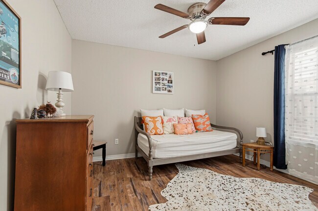Building Photo - 855 Mande Ct