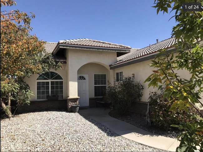 Building Photo - 5 Bedroom House for Rent