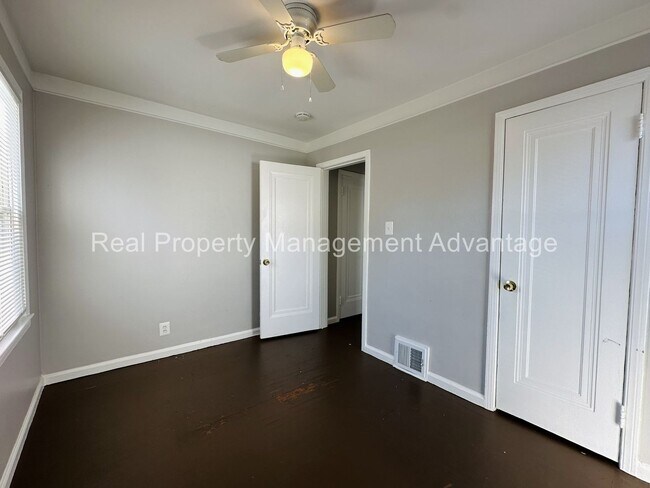 Building Photo - 21012 Beechwood Ave