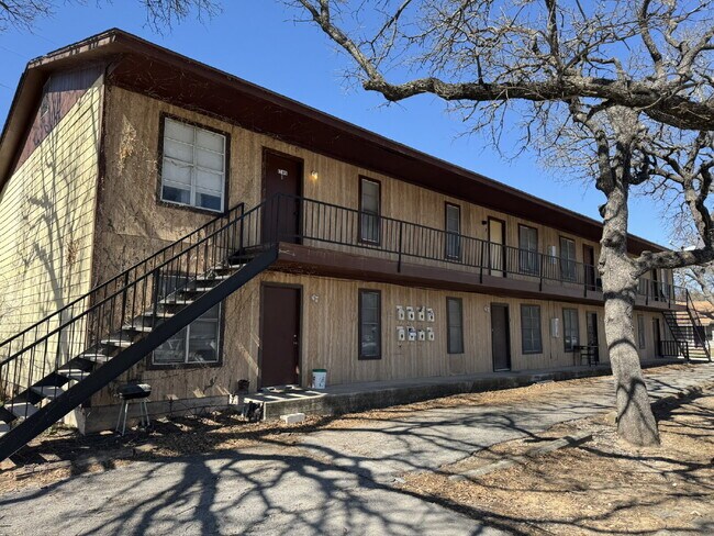 Primary Photo - Move in Ready 2 bedroom 1 bath apartment -...