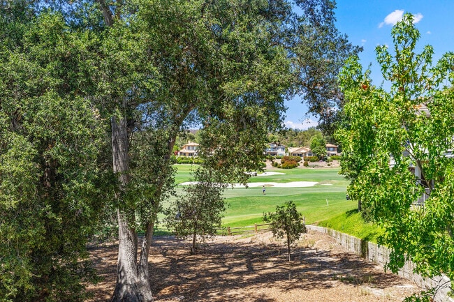 Building Photo - 31 Oak Knolls