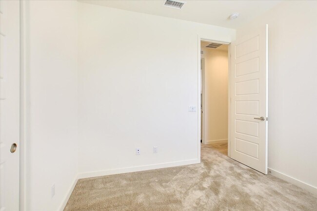 Building Photo - 28 Hideaway Loop