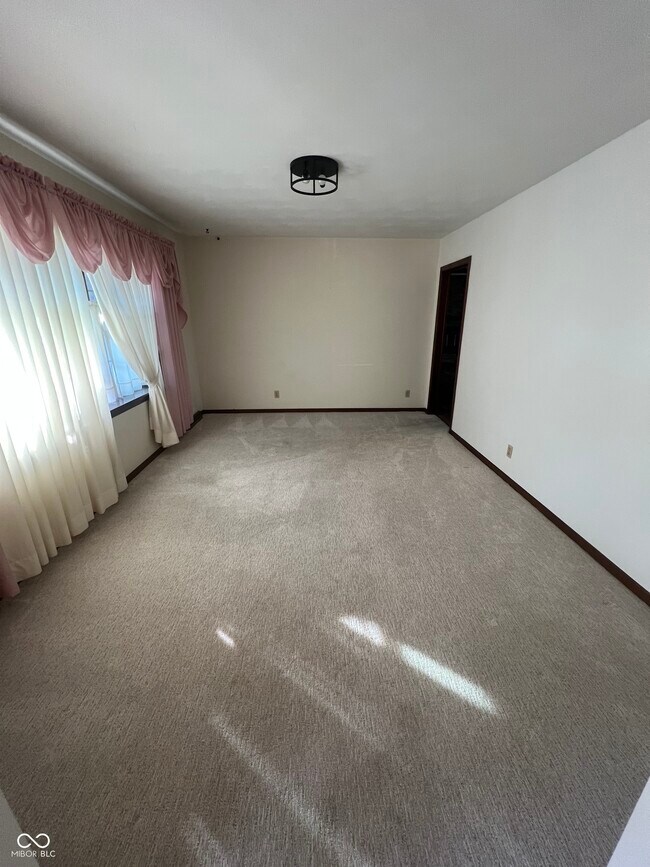 Building Photo - 616 Lawndale Dr