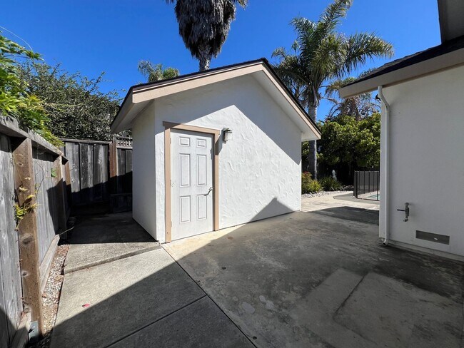 Building Photo - Spacious 4-Bedroom Retreat Just Steps from...