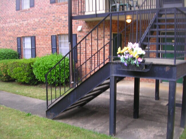 Primary Photo - 500 Wimbledon Ct