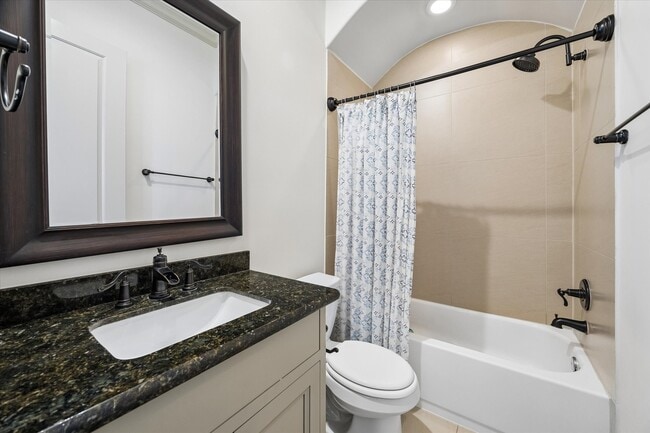 Building Photo - 1521 Oakdale St