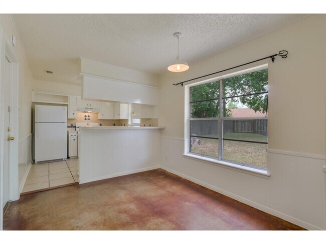 Building Photo - 3406 Norwood Hill Rd