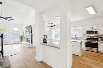 Building Photo - 806 Longleaf Dr