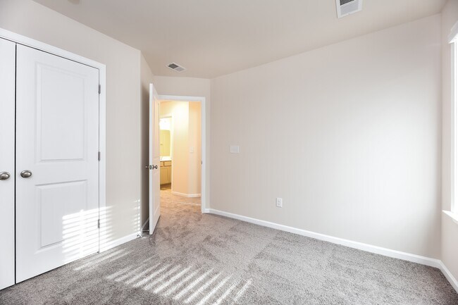 Building Photo - 704 Millsgate Cir