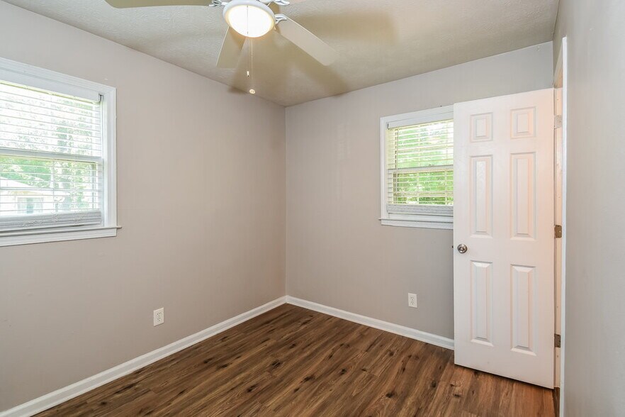 Building Photo - 6325 Wellington Way