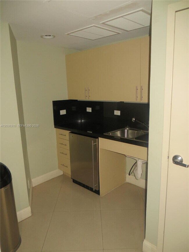 Building Photo - 111 E Flagler St