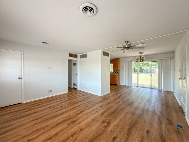 Building Photo - 7712 Colony-