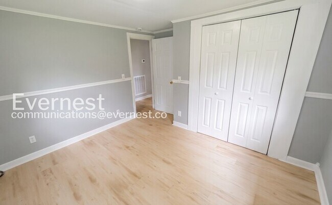 Building Photo - 2 Bed/1 Bath Home with Modern Amenities / Available Now!