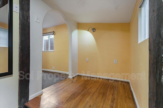 Building Photo - 123 Beth Dr