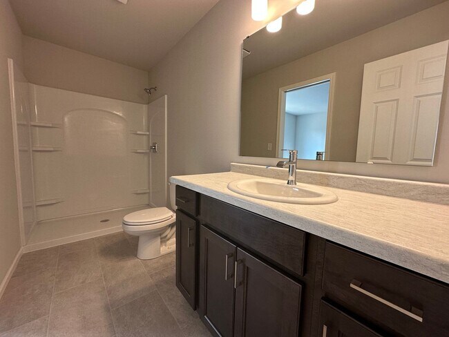 Building Photo - 4-Bedroom, 2-Bathroom Twin Home in South Fargo!