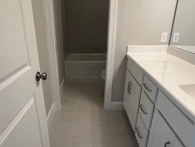 Building Photo - 3 Bedroom Townhouse in Washington Square!- Ask About Our Move-In Special!