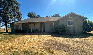 Building Photo - 3 bedroom 1 bath home in Red Bluff