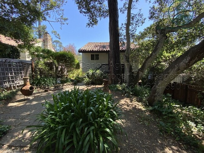 Building Photo - "Lazy Day-Z" Two Bedroom Perfectly Located Carmel-by-the-Sea Home Close to Town & Beach