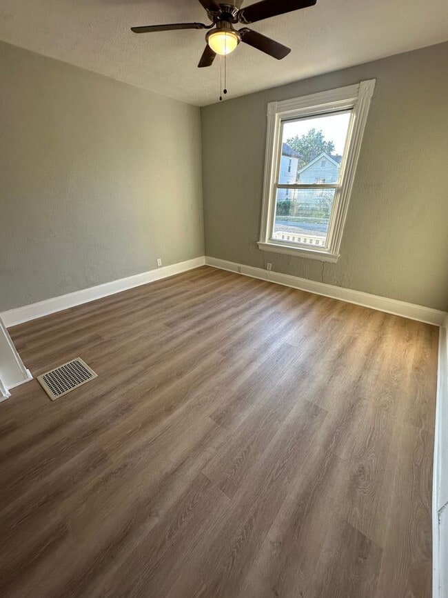 Building Photo - BEAUTIFUL RENOVATED NEW 4 BEDROOM 2 BATH H...