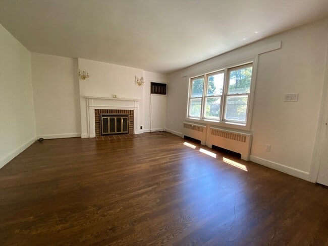Building Photo - 30 Beechmont St