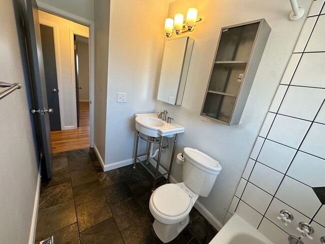 Building Photo - South Boulder Gem: 3 Bed, 2 Bath with Stunning Flatiron Views & Hardwood Flooring throughout!