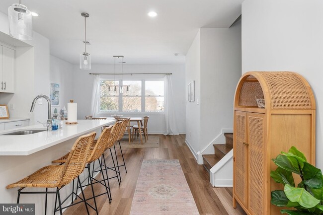 Building Photo - 308 Douglas Ave