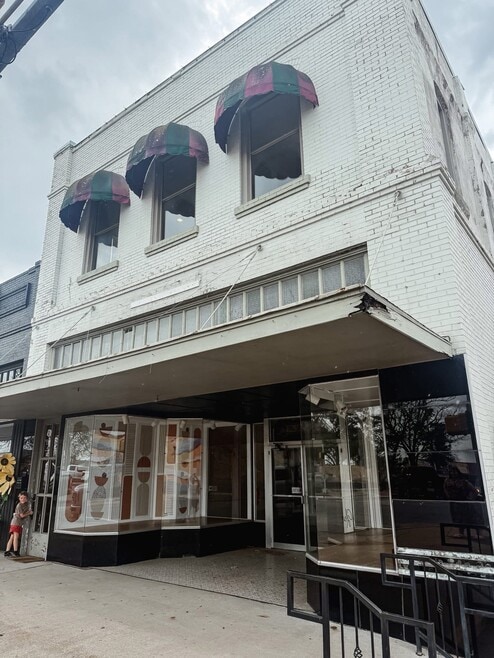 Building Photo - 113 W Tyler St