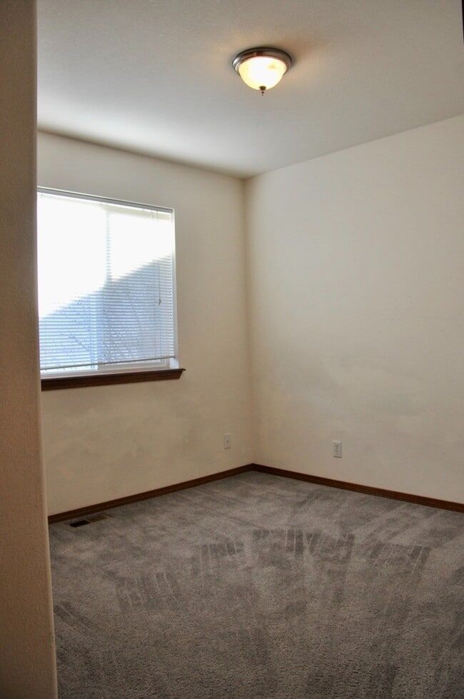 Building Photo - 3 bed 2 bath rancher with A/C