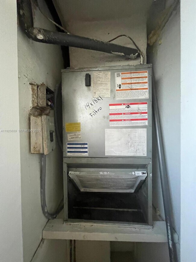 Building Photo - 9375 Fontainebleau Blvd