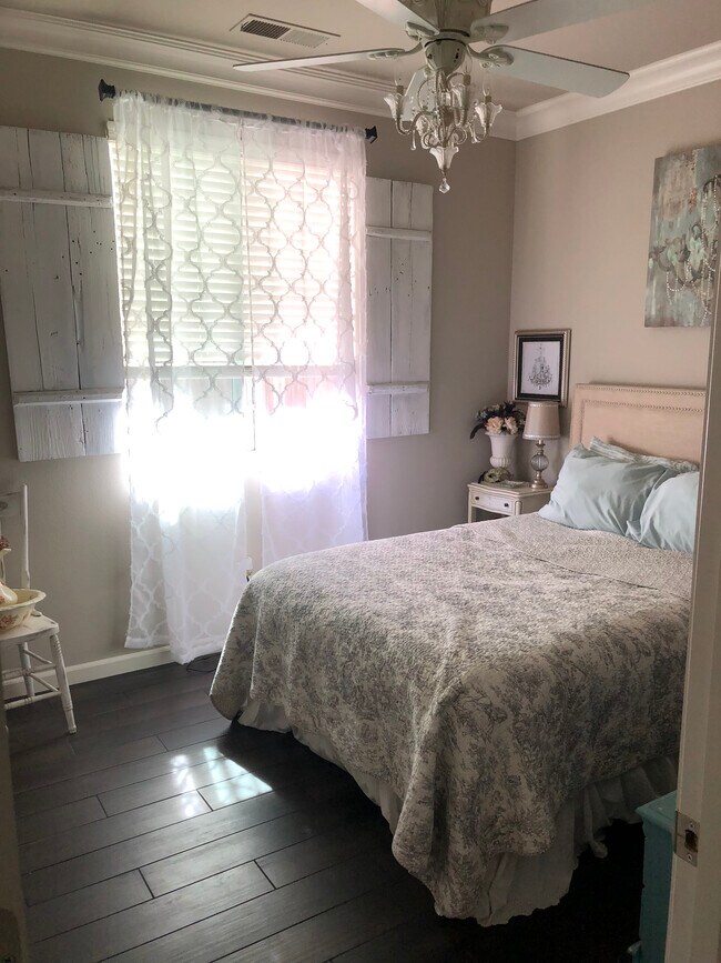 Guest bedroom - 3432 La Solana Ave