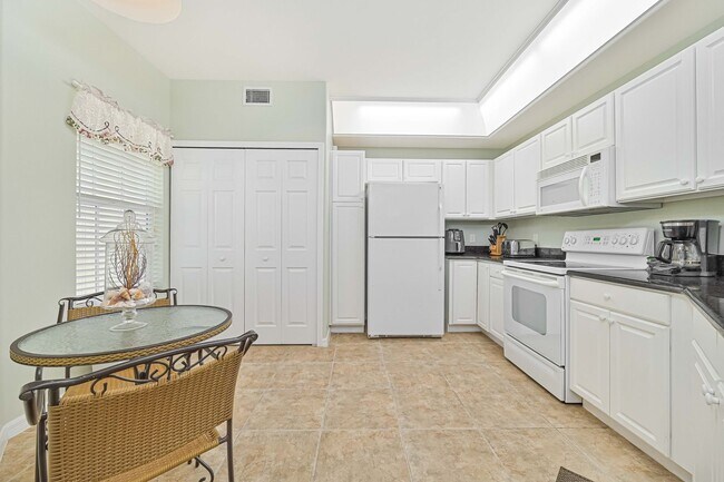Building Photo - ***FULLY FURNISHED - 2/2 condo with LAKE V...