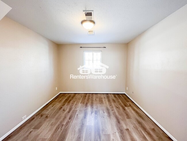 Building Photo - 1060 Ithaca Dr
