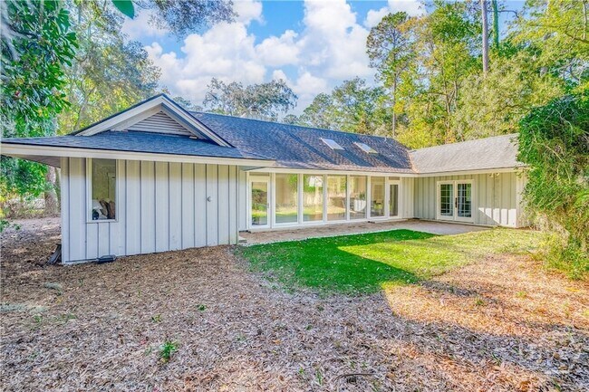 Building Photo - 10 Howley Ln