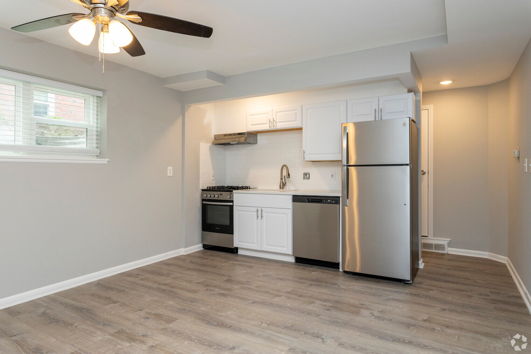 Studio - 450SF - The Davenport Apartments