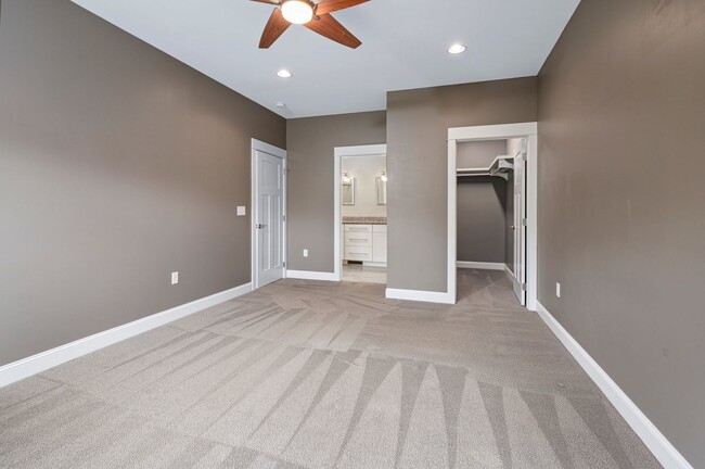Building Photo - Beautiful & Modern 3-Bedroom Townhome near...