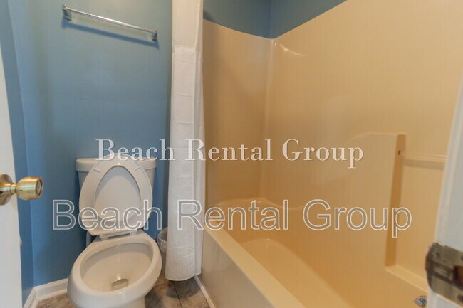 Building Photo - 4109 Pinehurst Cir